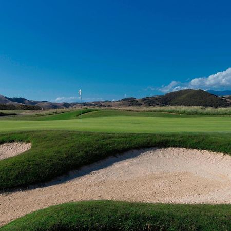 Sheraton New Caledonia Deva Spa & Golf Resort Bourail Exterior photo Golf course at the West Cliffs