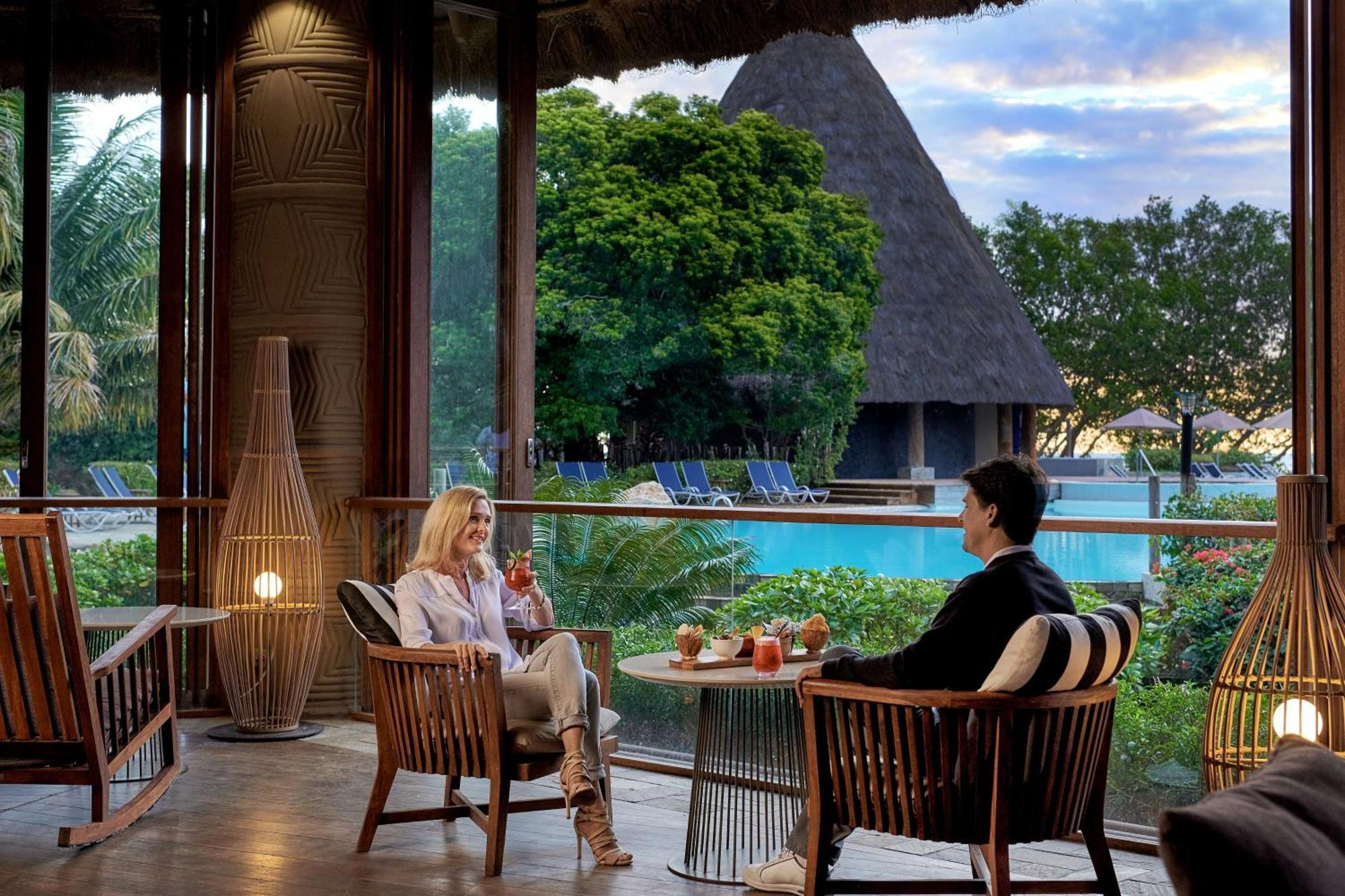 Sheraton New Caledonia Deva Spa & Golf Resort Bourail Exterior photo The resort's lobby