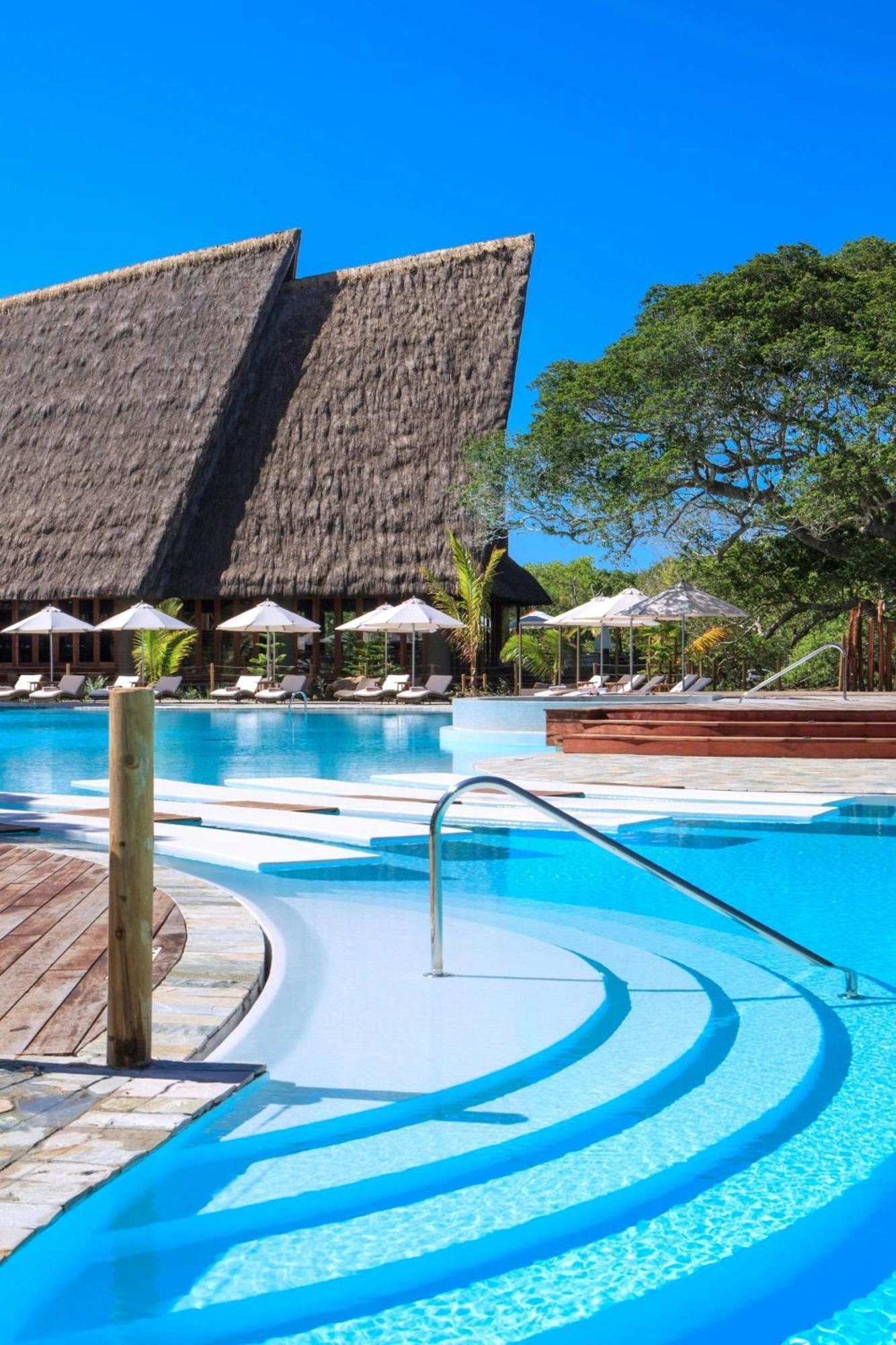 Sheraton New Caledonia Deva Spa & Golf Resort Bourail Exterior photo The swimming pool at the resort